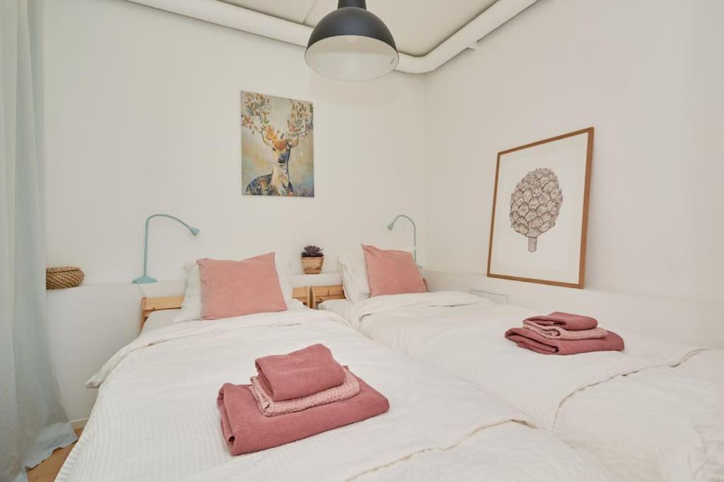 Luxury - Family Friendly - - Cozy- Balcony Apartment