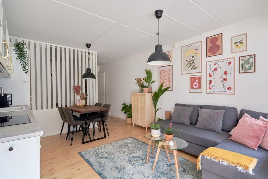 Apartment Luxury - Family Friendly - - Cozy- Balcony
