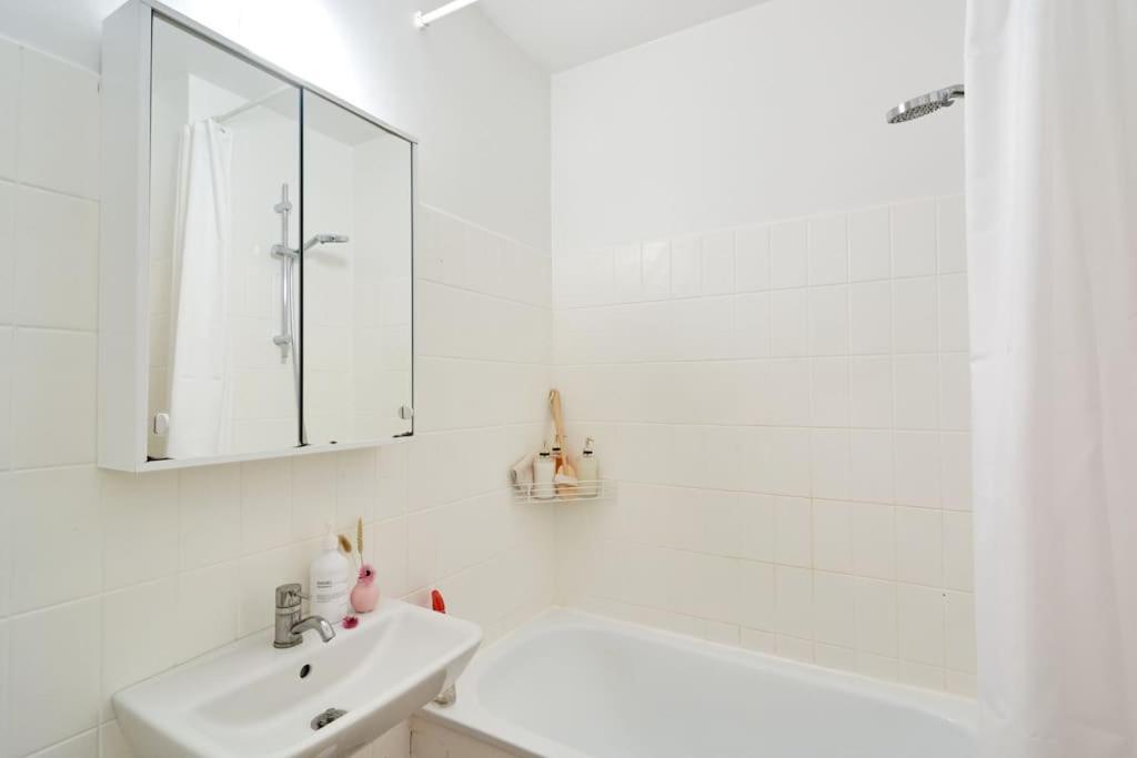 Apartment Luxury - Family Friendly - - Cozy- Balcony