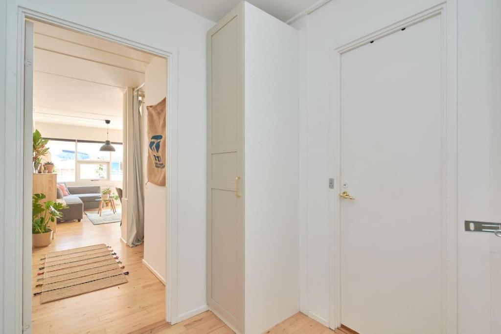Apartment Luxury - Family Friendly - - Cozy- Balcony
